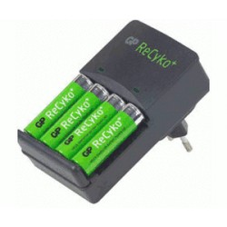 GP Recyko+ Charger + 4x AAA Battery